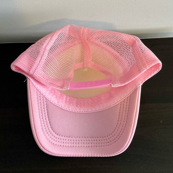 ✨NWOT✨ Frose Trucker Hat - Picture 2 of 3